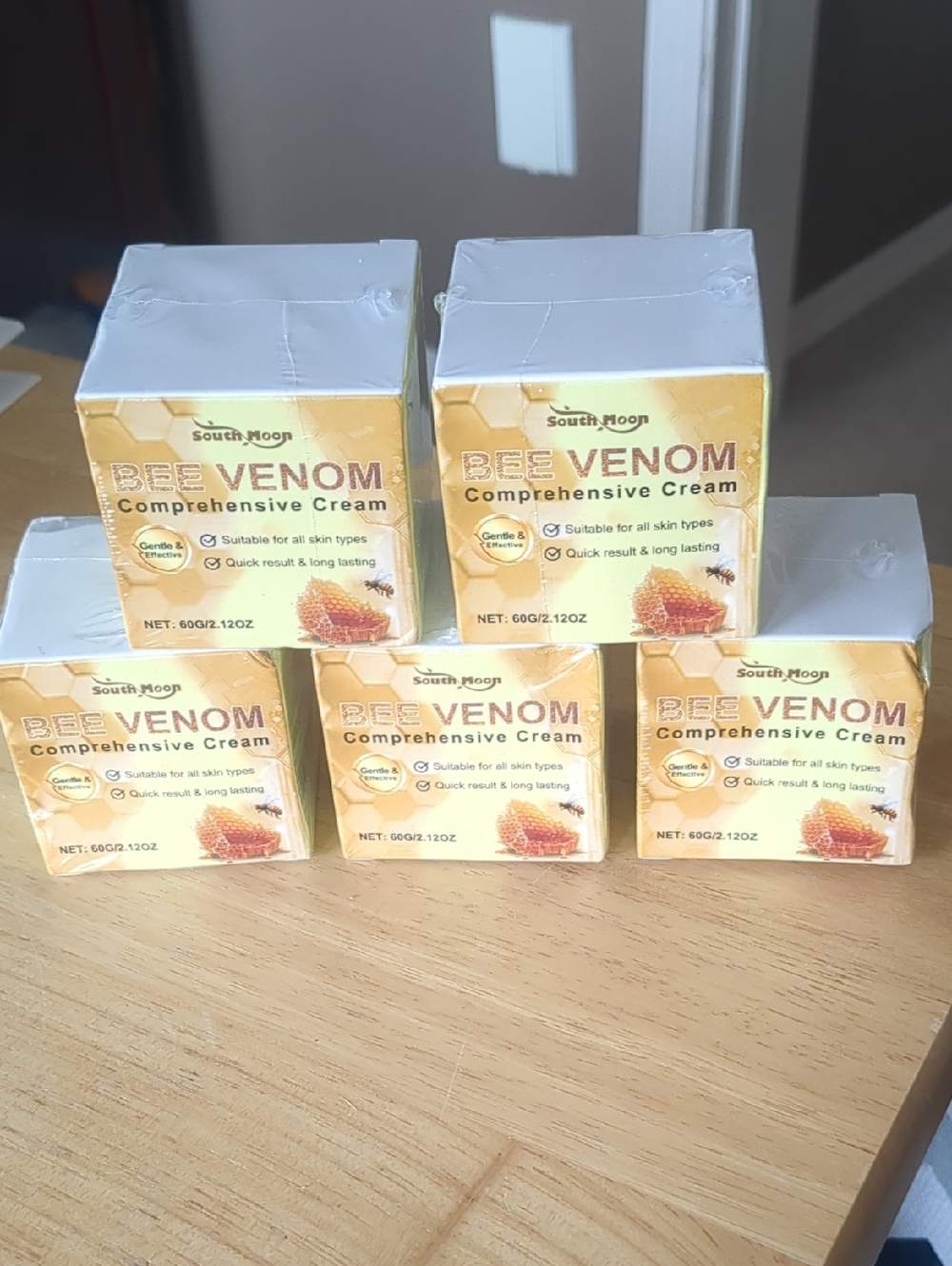 South Moon Bee Venom Comprehensive Cream - Yellow